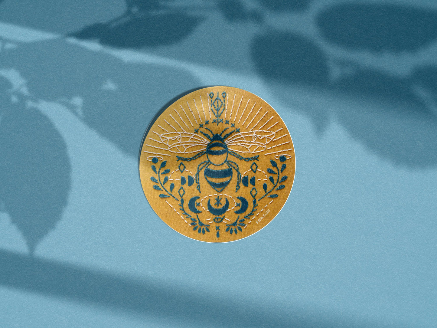 Rikrack - Bee 3" vinyl circle sticker