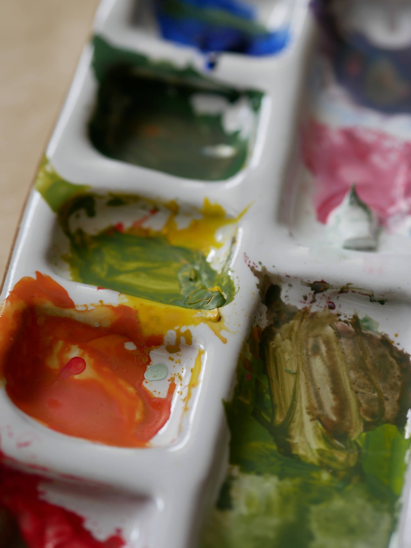 Busy Hands Studio - 7-Pan Ceramic Artist Paint Palette - Watercolor Supplies