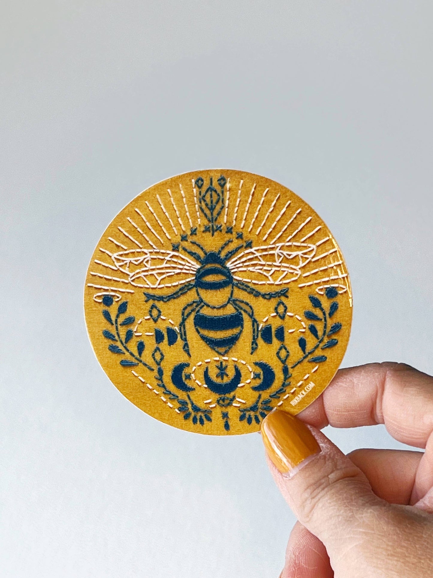 Rikrack - Bee 3" vinyl circle sticker
