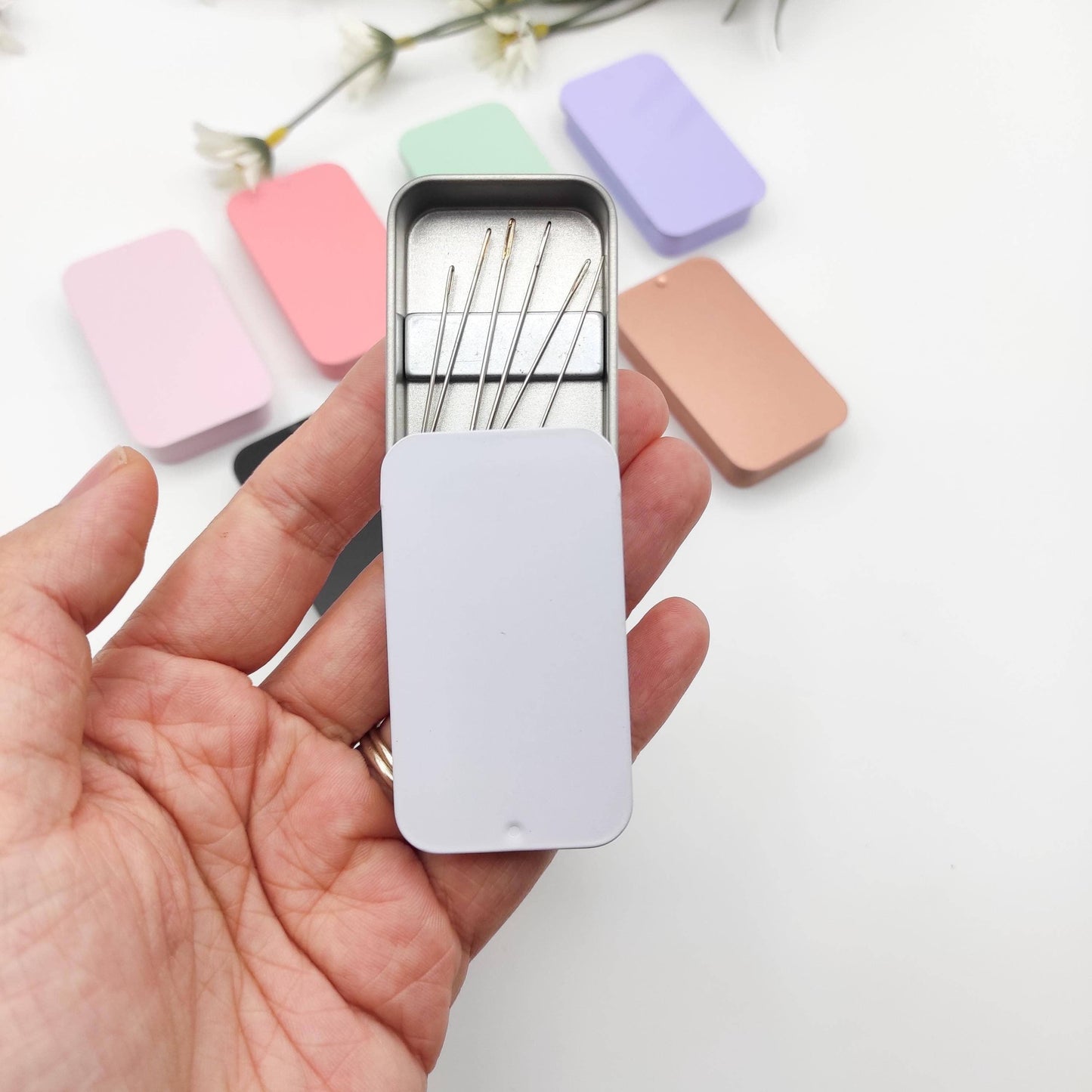 SChandworks - Modern Style Small Magnetic Tin Needle Case - Crafting Essential