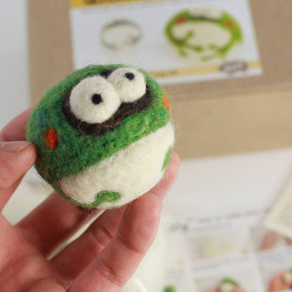 Woolbuddy - Needle Felting Frog Kit